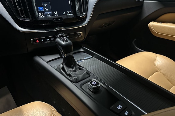 Volvo XC60 11 of 18