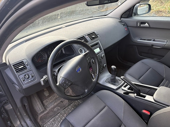 Volvo V50 3 of 6