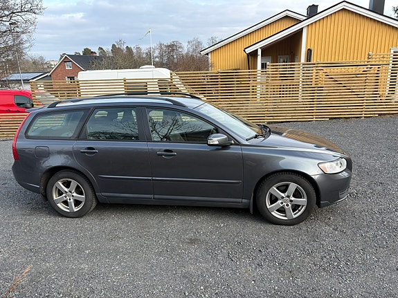 Volvo V50 2 of 6