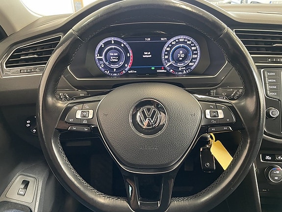 Volkswagen Tiguan 16 of 24