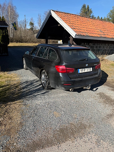 BMW 318d 4 of 5