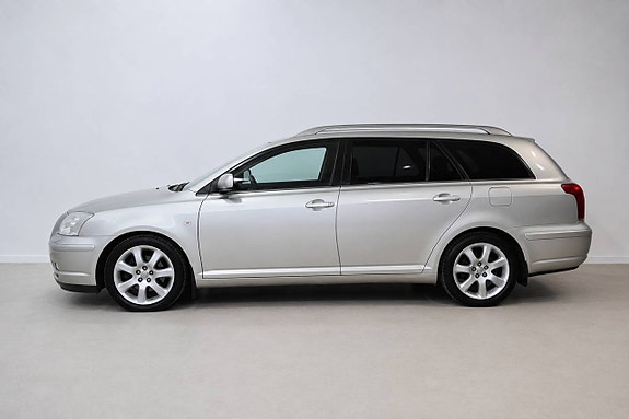 Toyota Avensis 4 of 5
