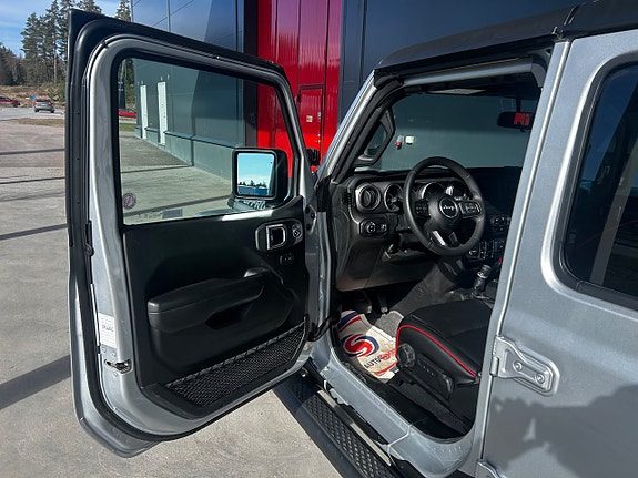 Jeep Gladiator 14 of 22