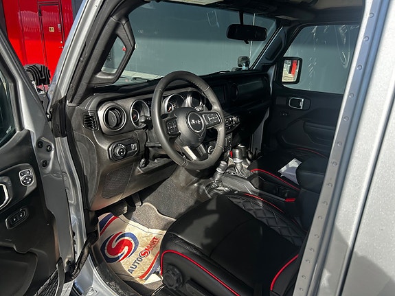 Jeep Gladiator 15 of 22