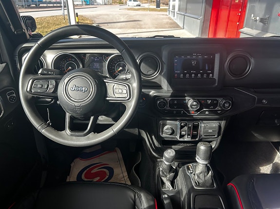 Jeep Gladiator 16 of 22