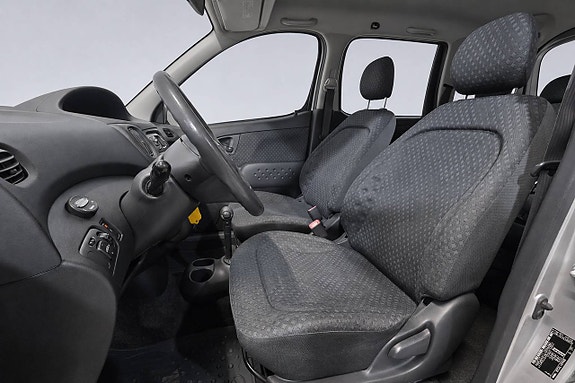 Toyota Yaris Verso 8 of 19
