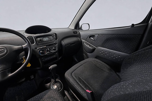 Toyota Yaris Verso 16 of 19