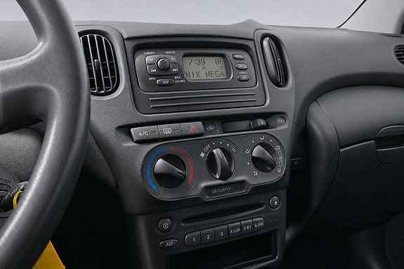 Toyota Yaris Verso 13 of 19