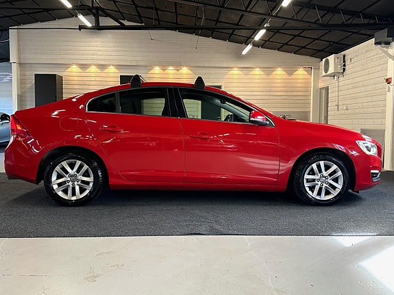 Volvo S60 2 of 5