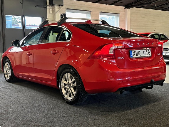 Volvo S60 4 of 5