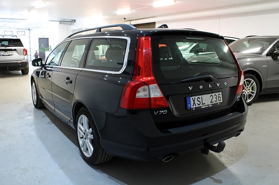 Volvo V70 2 of 5