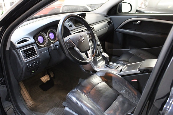 Volvo V70 4 of 5