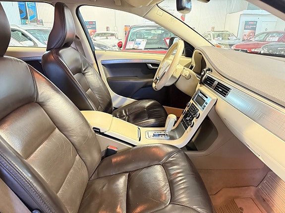 Volvo XC70 9 of 12