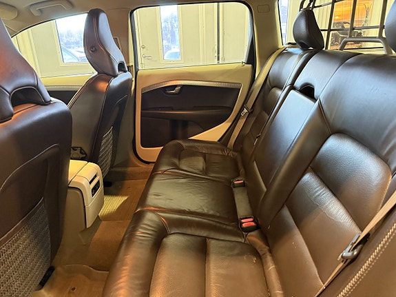 Volvo XC70 8 of 12