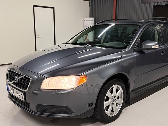 Volvo V70 3 of 16