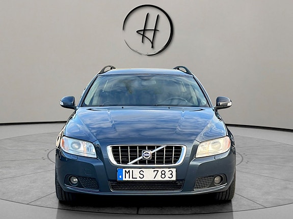 Volvo V70 3 of 17