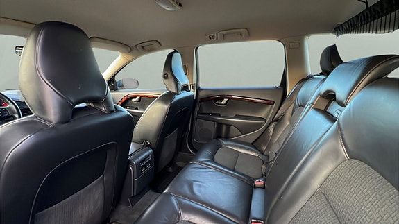 Volvo V70 11 of 17