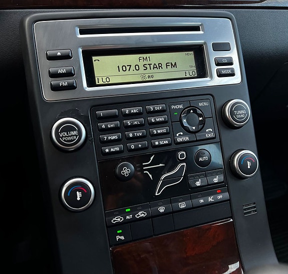 Volvo V70 12 of 17