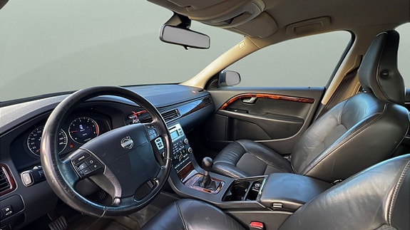 Volvo V70 9 of 17