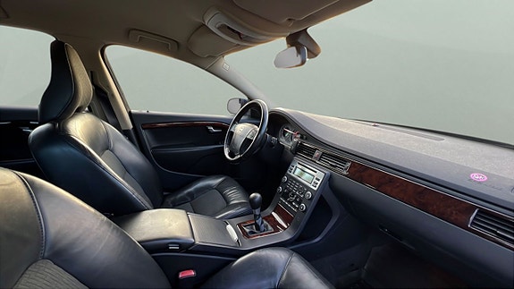 Volvo V70 10 of 17