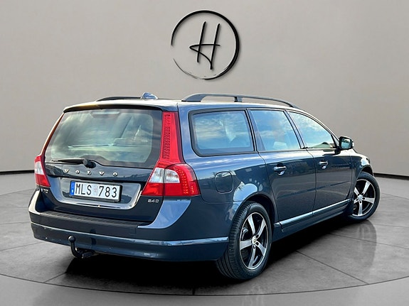 Volvo V70 7 of 17
