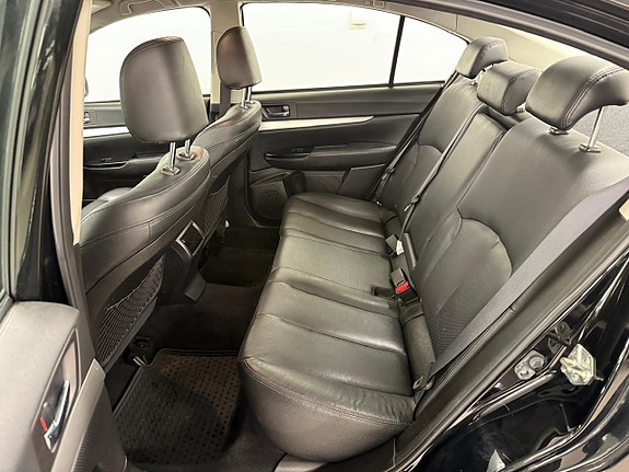 Subaru Legacy 13 of 27