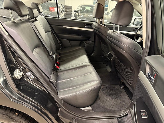 Subaru Legacy 17 of 27