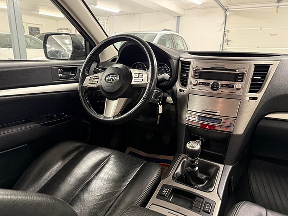 Subaru Legacy 19 of 27