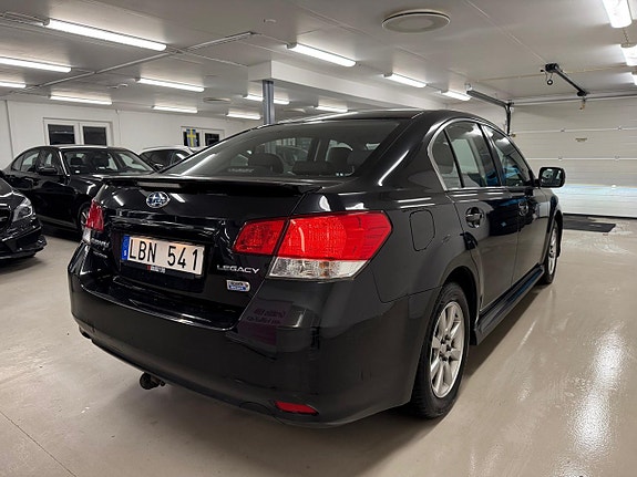 Subaru Legacy 16 of 27