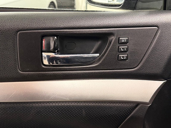 Subaru Legacy 9 of 27