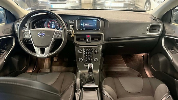 Volvo V40 14 of 27