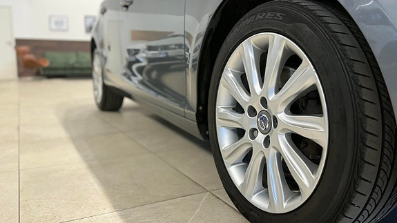 Volvo V40 7 of 27