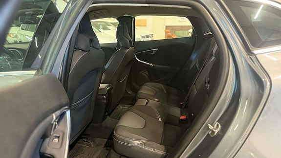 Volvo V40 12 of 27