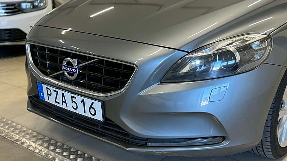 Volvo V40 4 of 27