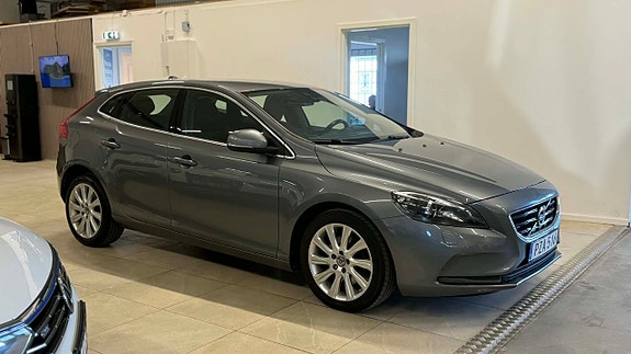 Volvo V40 5 of 27