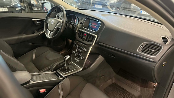Volvo V40 16 of 27
