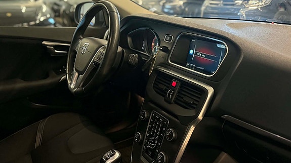 Volvo V40 24 of 27
