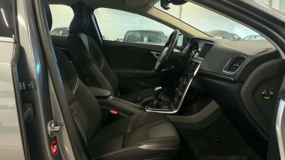 Volvo V40 19 of 27