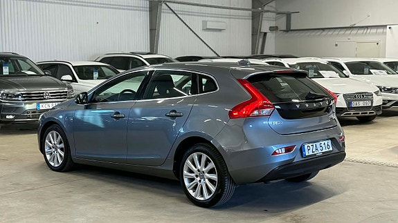 Volvo V40 17 of 27