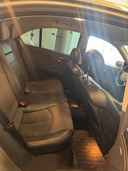 Mercedes-Benz E200 5 of 5