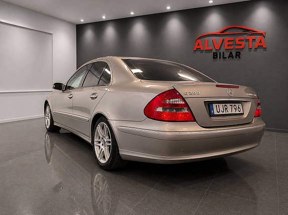 Mercedes-Benz E200 2 of 5