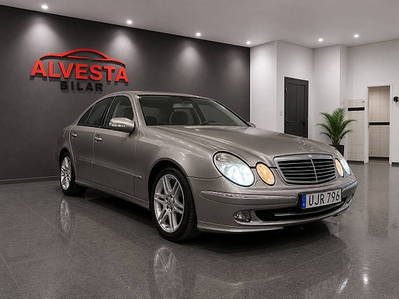 Mercedes-Benz E200 4 of 5
