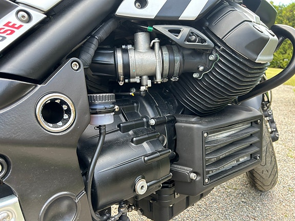 Moto Guzzi Griso 1200SE Roadster 3 of 5
