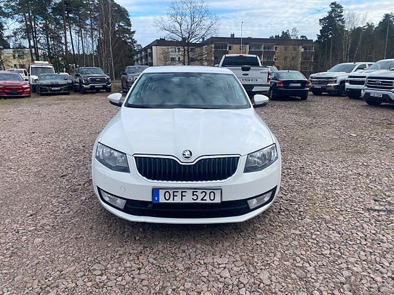 Skoda Octavia 2 of 5