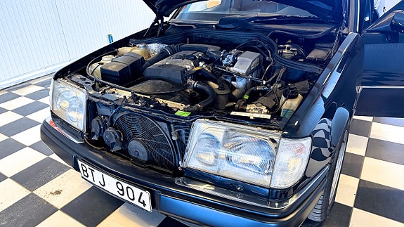 Mercedes-Benz E200 27 of 27