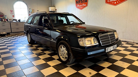 Mercedes-Benz E200 5 of 5