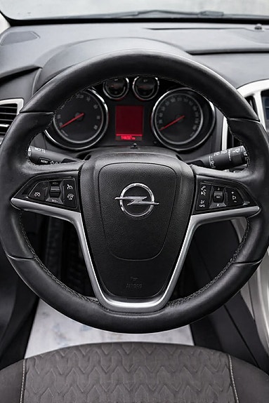 Opel Astra 4 of 5