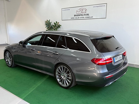 Mercedes-Benz E220 3 of 5