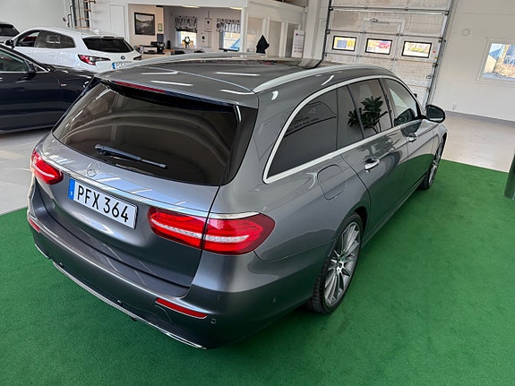 Mercedes-Benz E220 5 of 5