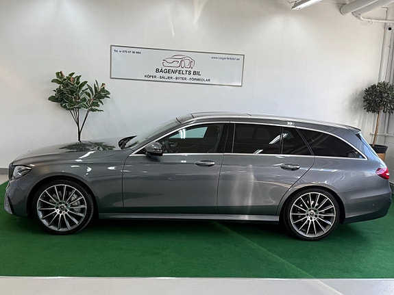 Mercedes-Benz E220 2 of 5